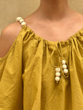 Blusa hombros descubiertos mostaza