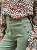 Jeans verde kaki botones dorados