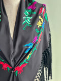 Mantón bordado pájaro negro