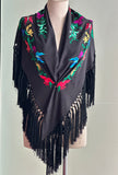 Mantón bordado pájaro negro