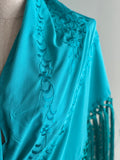Mantón bordado turquesa