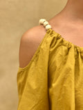 Blusa hombros descubiertos mostaza