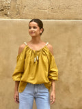 Blusa hombros descubiertos mostaza