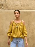 Blusa hombros descubiertos mostaza