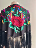 Mantón bordado pájaro negro