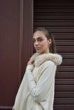 Jersey oversize beige cuello pelo
