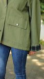 Parka corta cuello pana