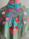 Mantón bordado E4