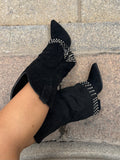 Botas ante tachuelas