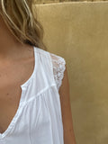 Vestido fluido encaje hombros