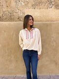 Blusa beige cuello bordado